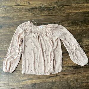 A float floral cream blush 3/4 quarter sleeved blouse.